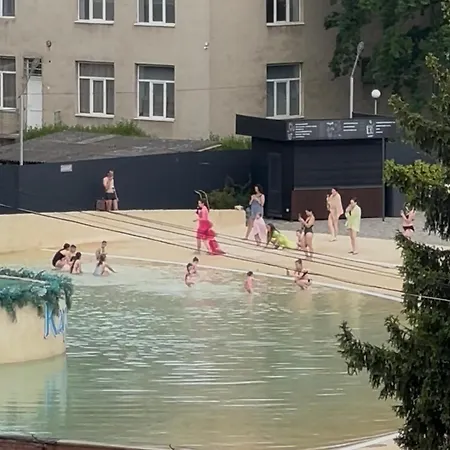 Luxury Apartmens Na Duhnovicha , напроти аквапарка карпатія Мукачево