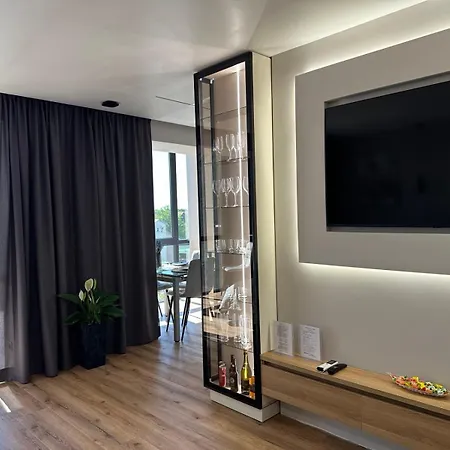 Apartman Luxury Apartmens Na Duhnovicha , напроти аквапарка 